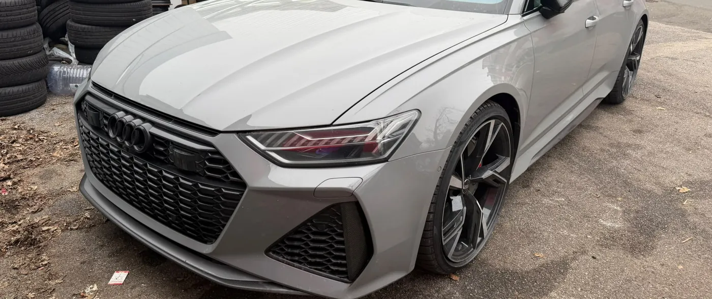 Audi RS6 nakon vanjskog pranja u dvorištu D&M
